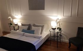 Goldsmith Apartment